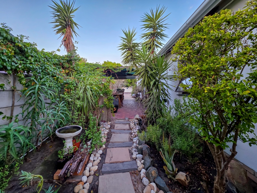 4 Bedroom Property for Sale in Sunridge Western Cape